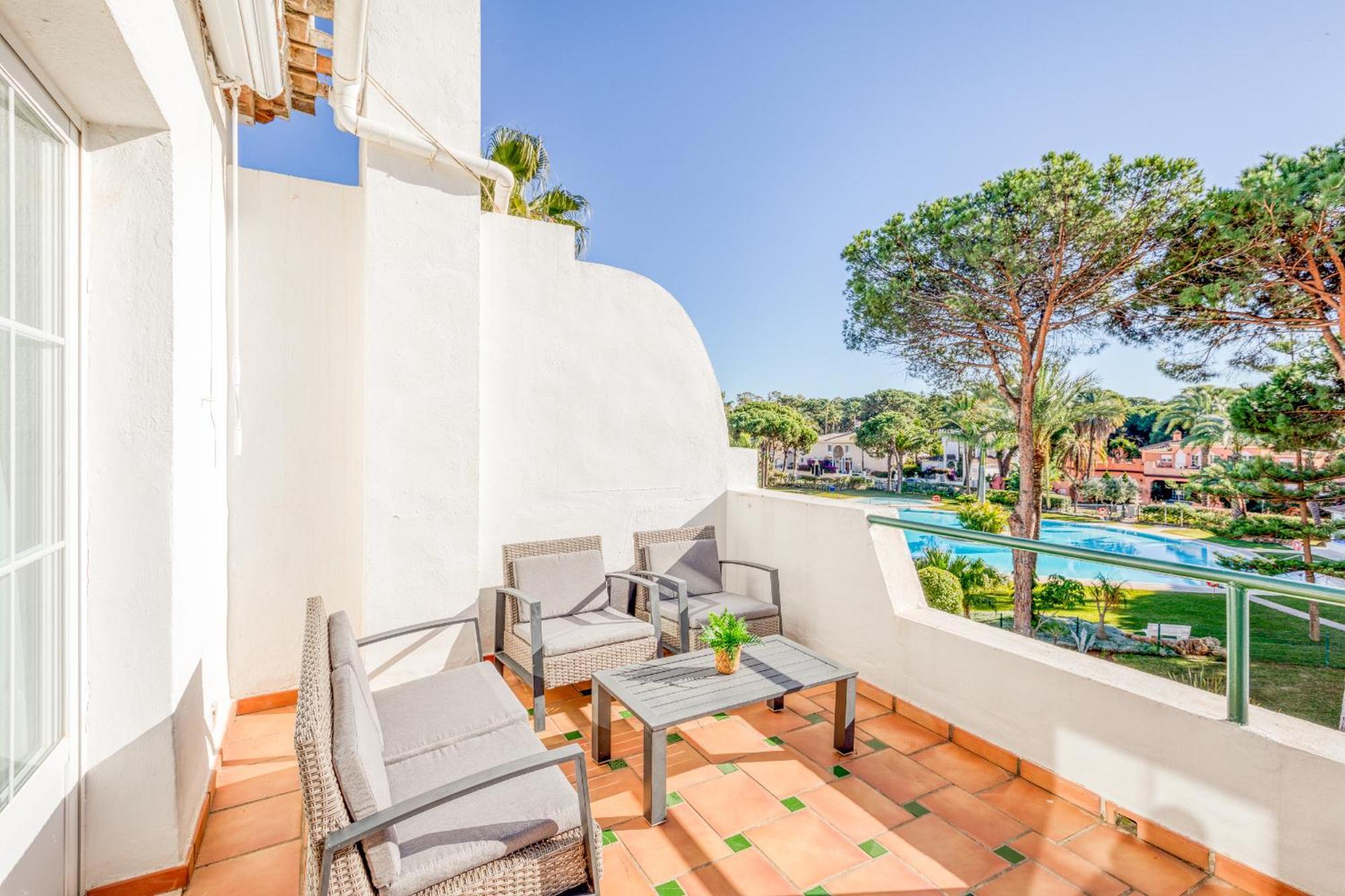 エステポナLife El Presidente Penthouse Pool Viewアパートメント エクステリア 写真