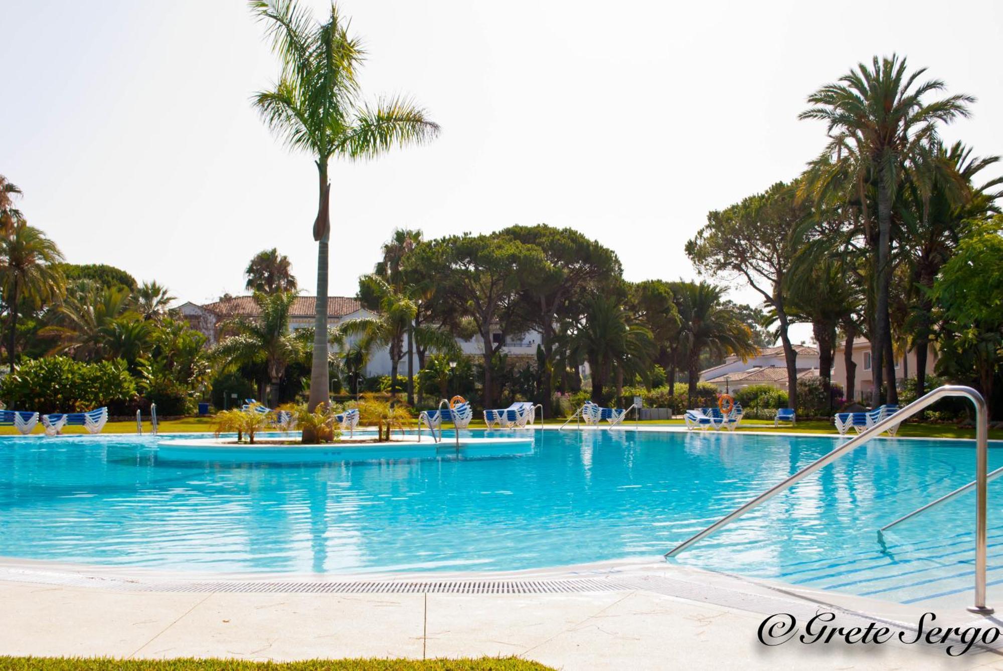 エステポナLife El Presidente Penthouse Pool Viewアパートメント エクステリア 写真